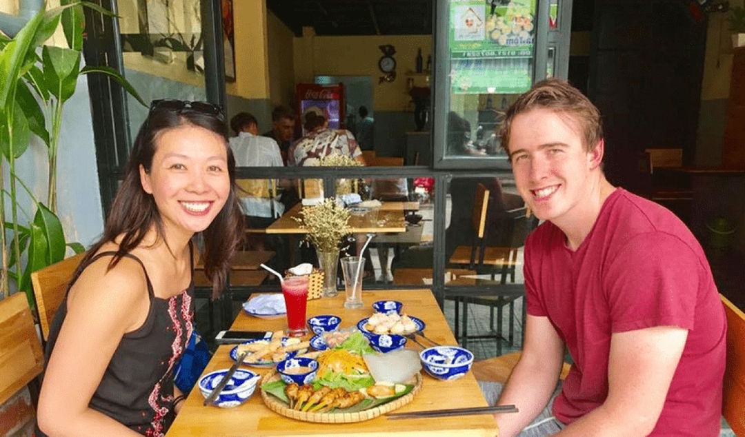 HUE NIGHT FOOD TOUR BY SANNA TOUR 8