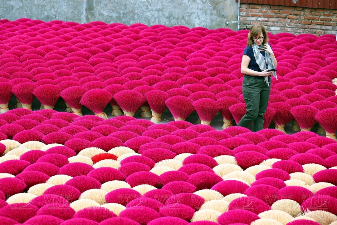 HALF DAY  TOUR: HAT CONICAL VILLAGE & QUANG PHU CAU INCENSE VILLAGE (NO LUNCH) BY SANNATOUR 6