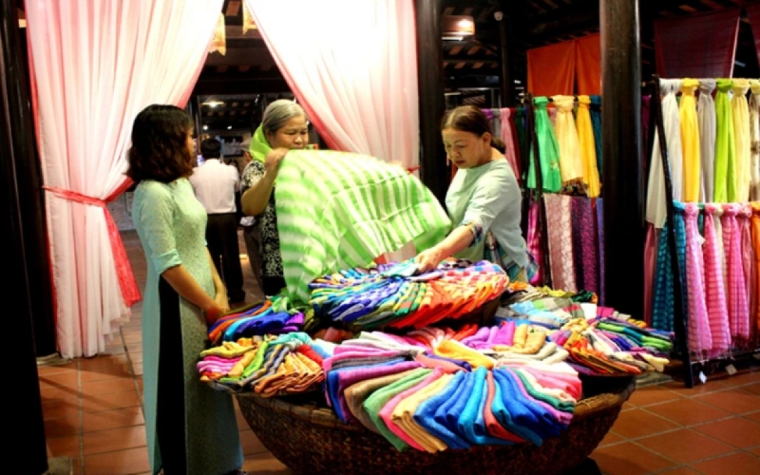 HOI AN SILK FARMING TOUR BY SANNA TOUR 2