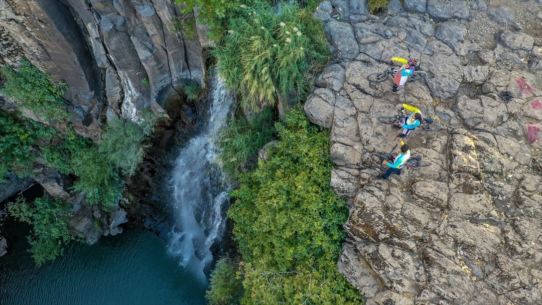 Daily Nature & Folklore Tour from Diyarbakır to Seyhandede Waterfall 4