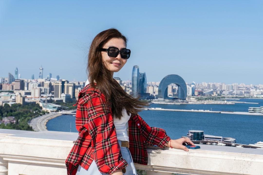4-Day Azerbaijan Highlights Tour: Baku, Gobustan & Absheron 1