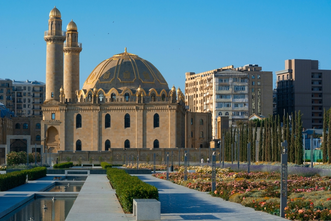 4-Day Azerbaijan Highlights Tour: Baku, Gobustan & Absheron 2
