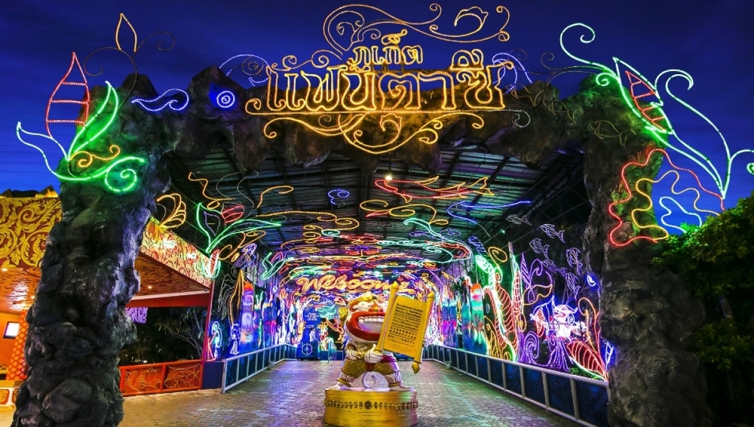 Phuket Fantasea show with Dinner 8