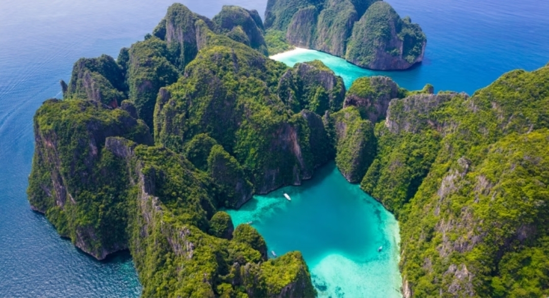 Phi Phi + Maya + Bamboo Island by Speedboat 1
