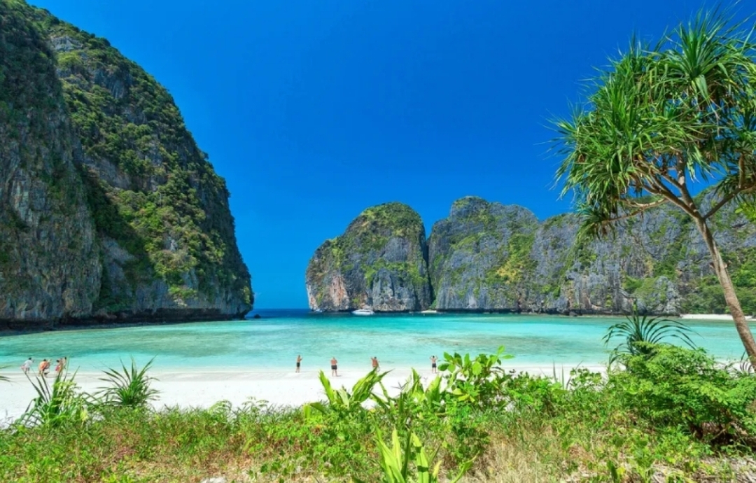 Phi Phi & James Bond Canoe Tour by Speed Catamaran 6