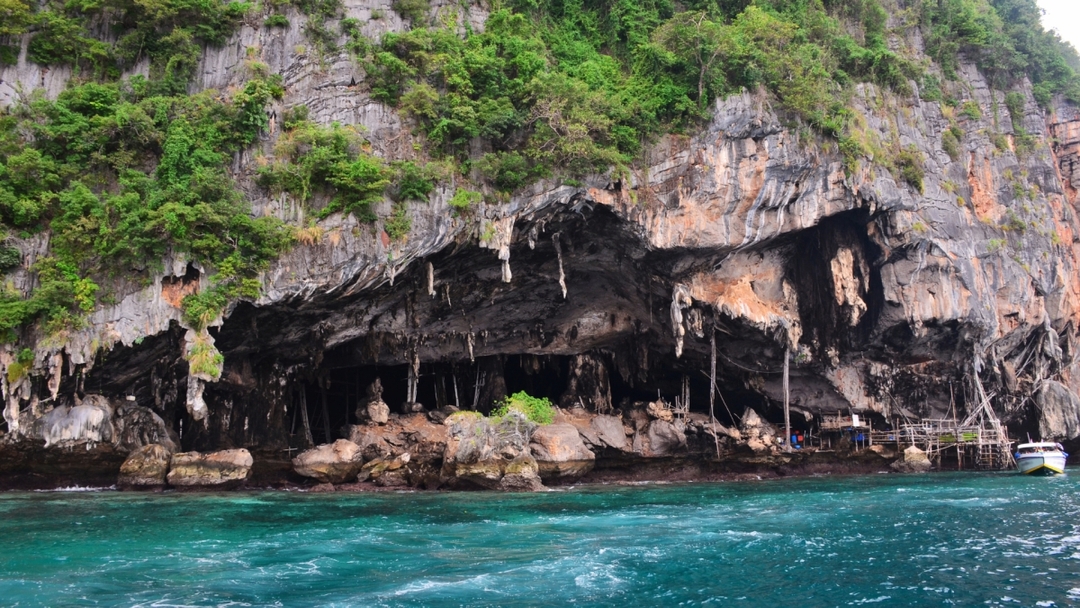 Phi Phi –Maya - Bamboo – Khai – Maiton Island Day Trip By Speed Catamaran 4
