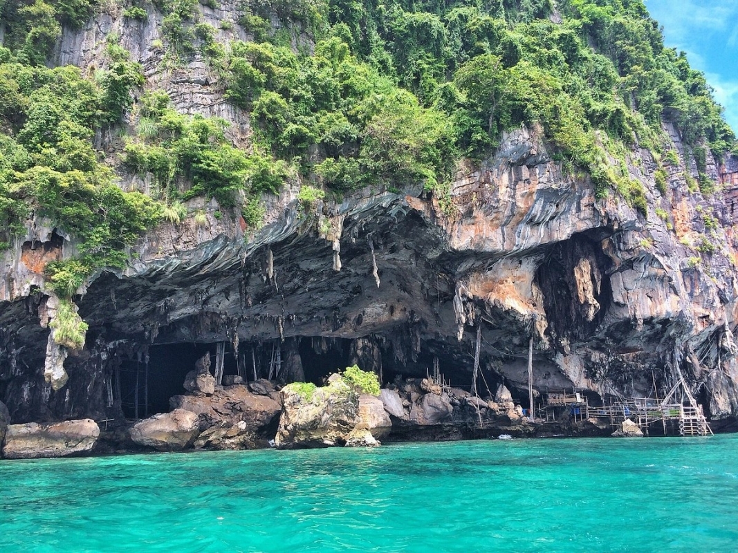 Phuket + Phi Phi Island 3Day Fullboard package  5
