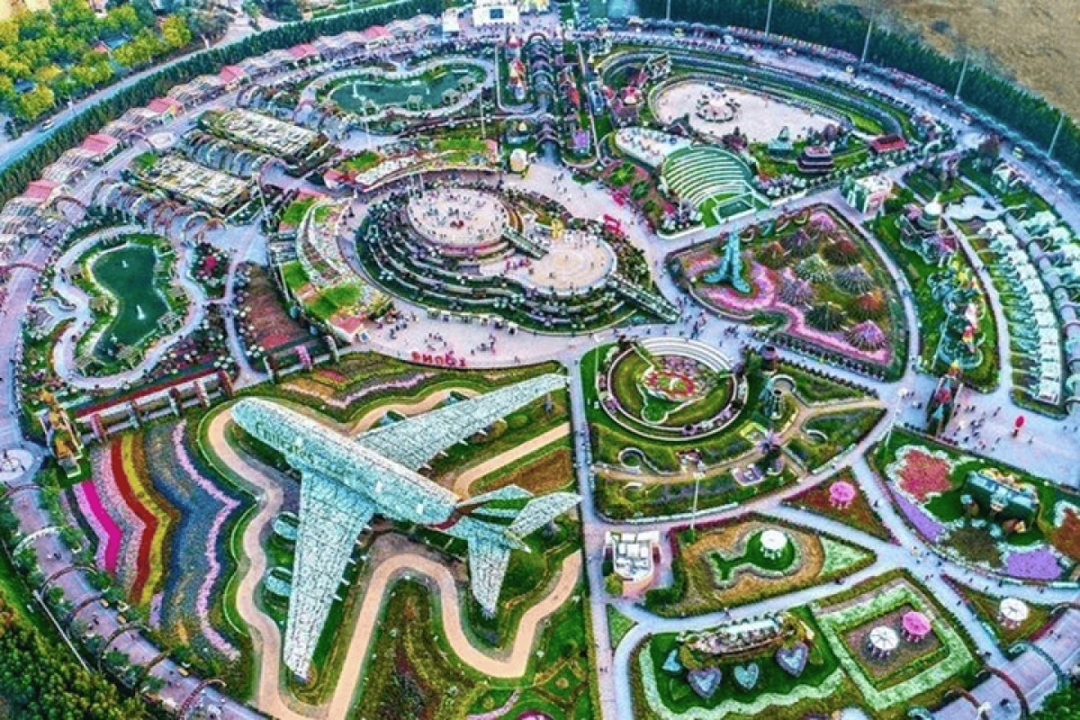 Dubai : Miracle Garden, The World's Largest Flower Paradise 3