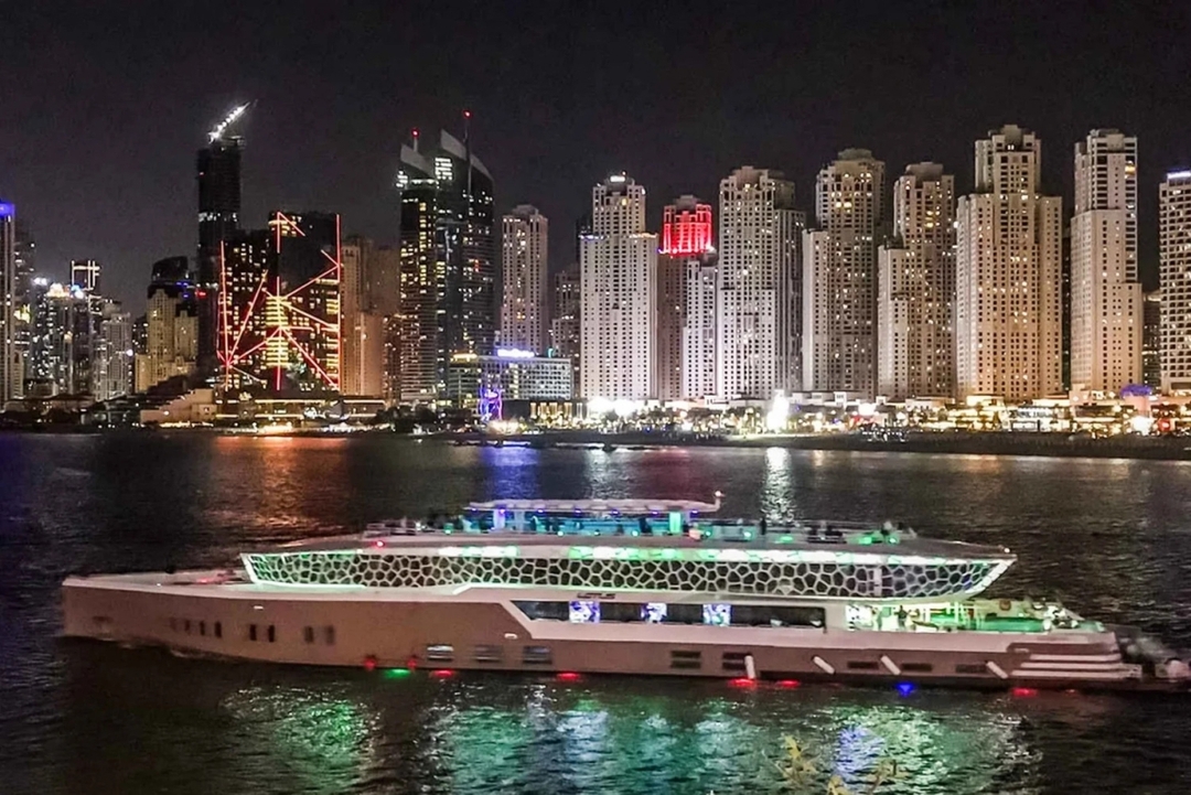 Dubai - Lotus Mega Yacht Dinner Cruise 3