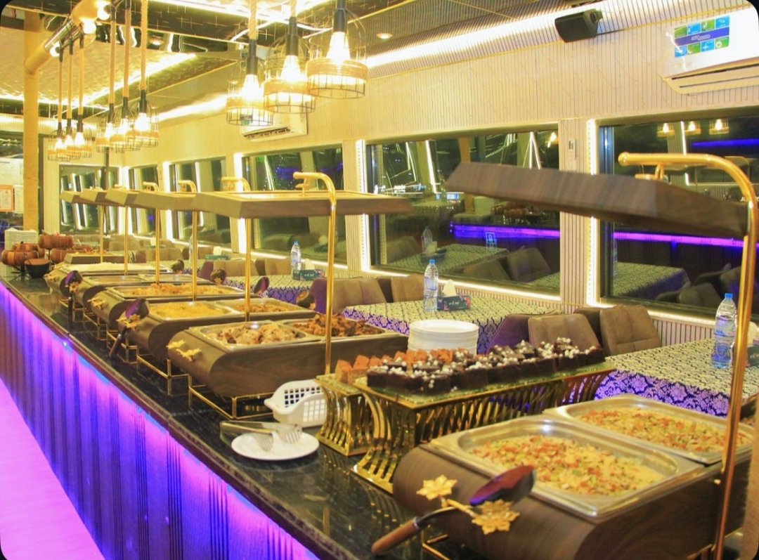 Luxury Burj Khalifa Dinner Cruise – 2 Hours 5