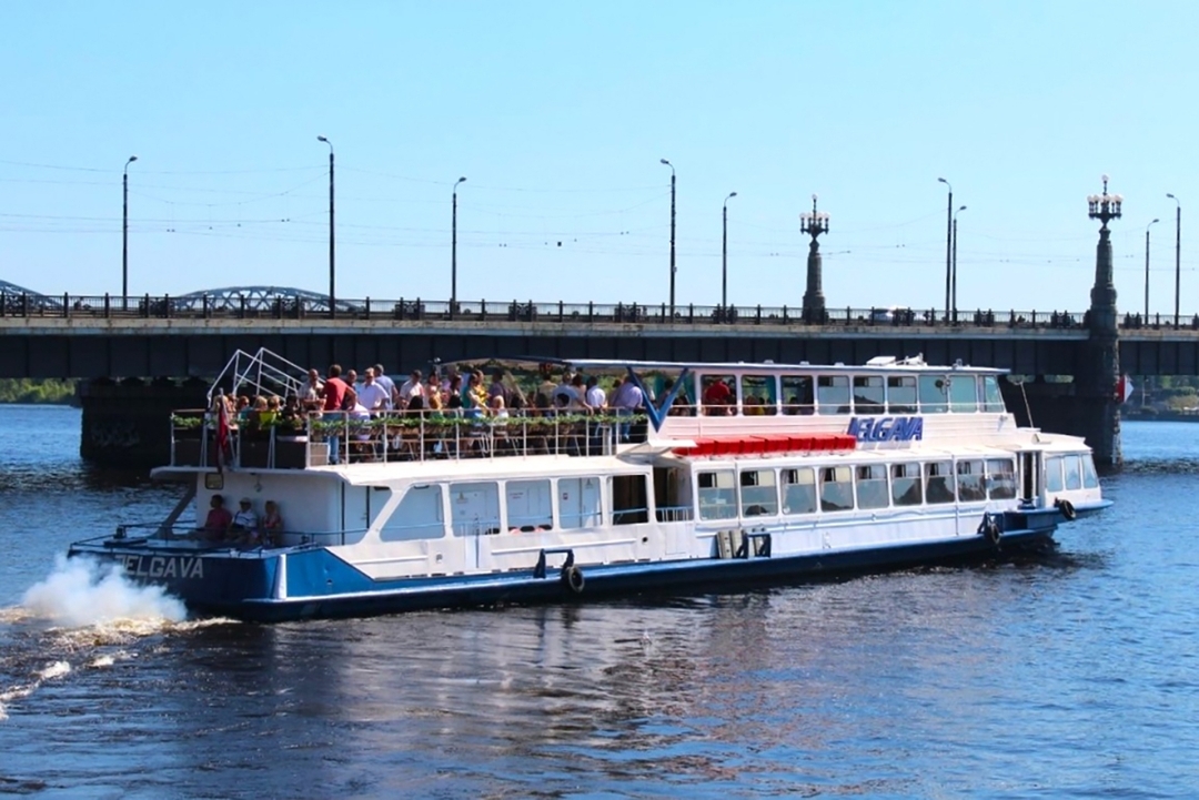 1h Riga River Tour by boat with bar and WiFi 6