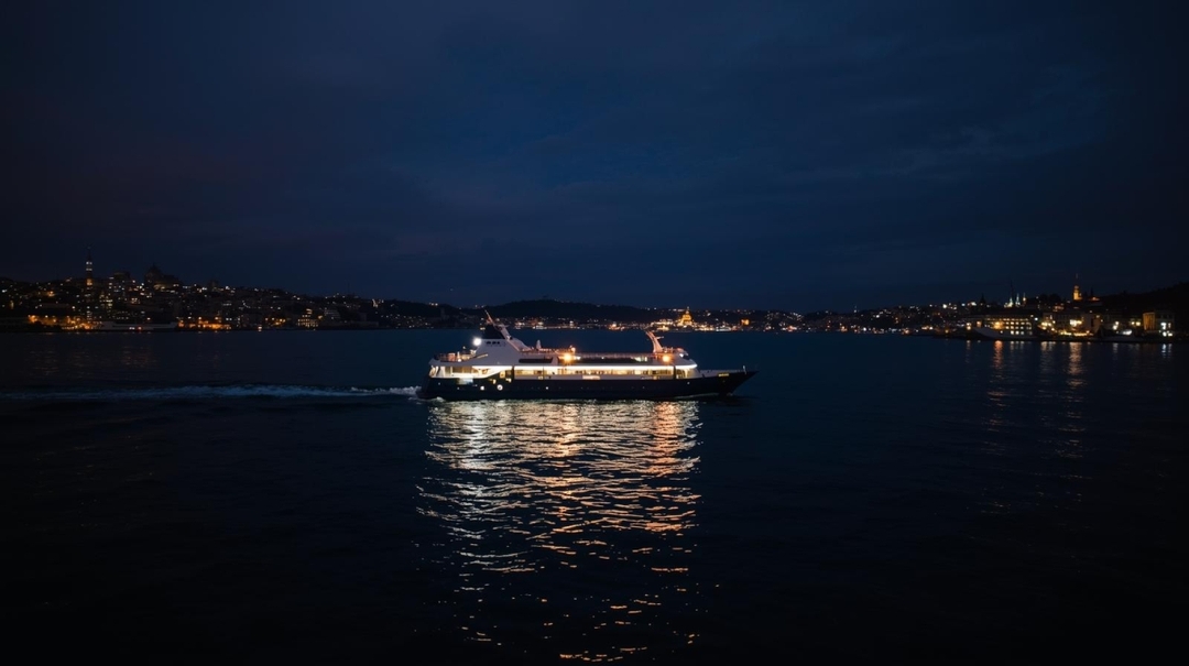 Istanbul: Bosphorus Dinner Cruise with Live Show + All-Inclusive Drinks 5
