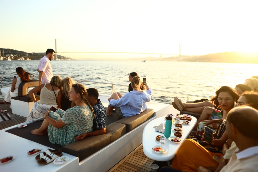 Istanbul Bosphorus Sunset Cruise on Luxury Yacht 1