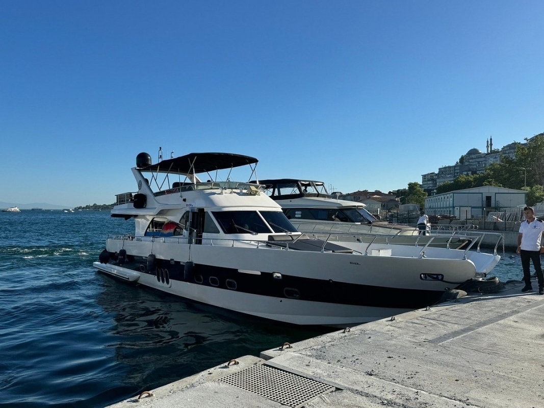 Istanbul Bosphorus Sunset Cruise on Luxury Yacht 10