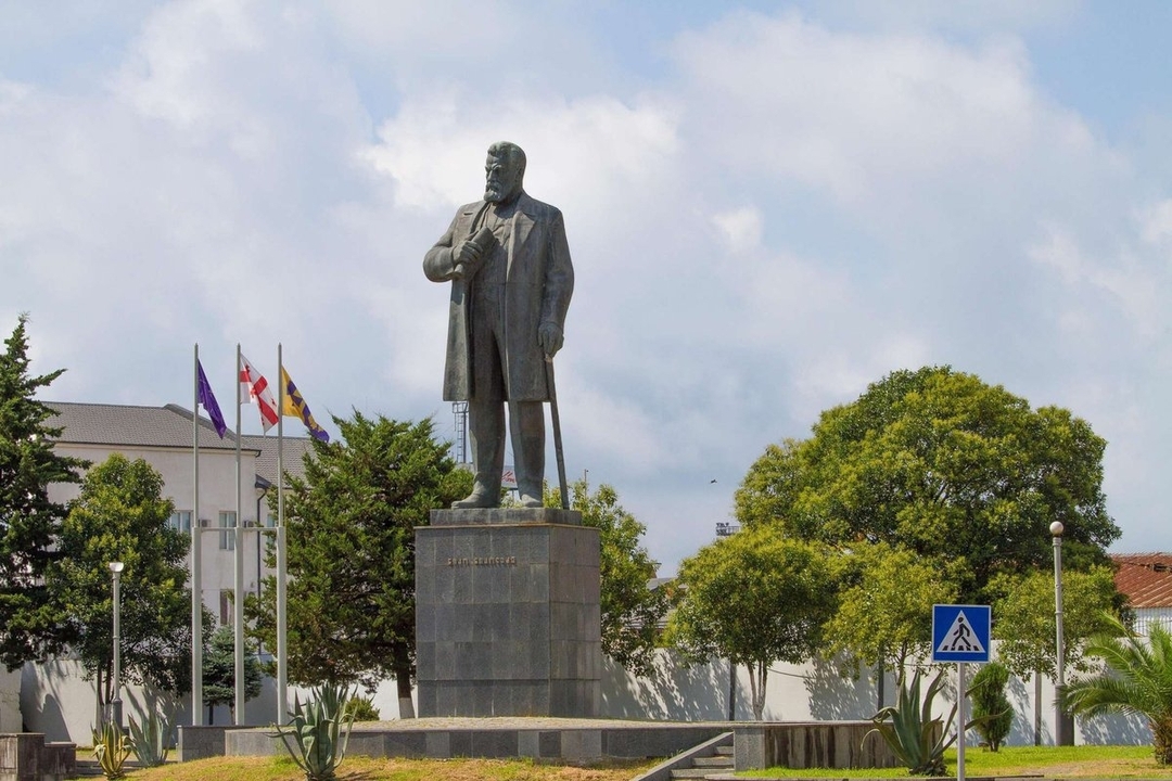 Poti Walking Tour – Lighthouse, Sea Port & Historic City Landmarks 2