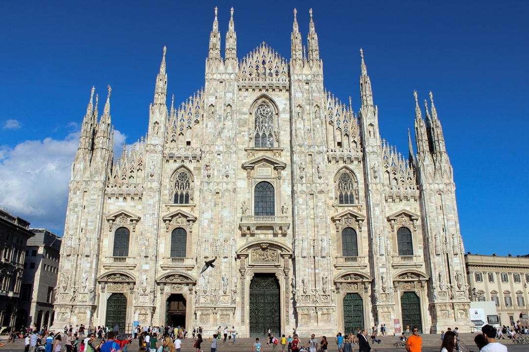 A day in Milan: Round trip train ticket from Venice & Hop On Hop Off Milan 1
