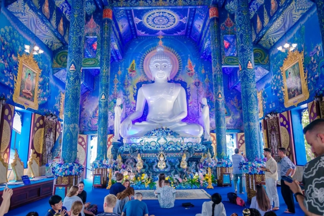 Ching Mai-Chiang Rai: Join Tour One Day White & Blue Temple - Bann Dam Museum - Golden Triangle 8