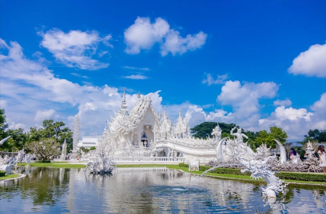 Chiang Mai-Chiang Rai: White -Blue -Red Temple-Lalita Cafe-Karen Village 6