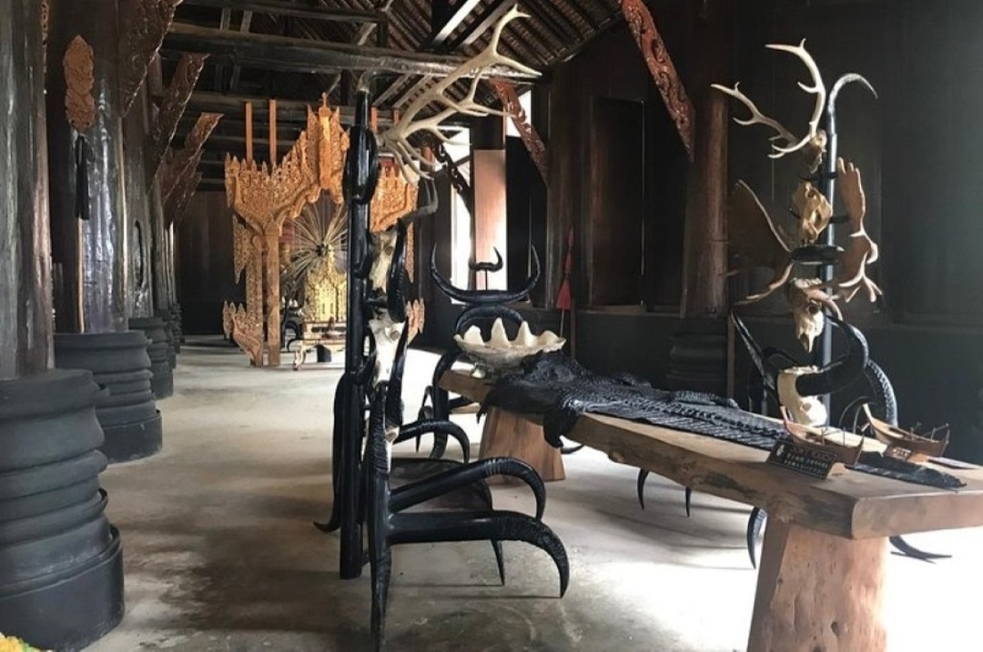 CHIANG MAI-CHIANG RAI: One day White Temple + Bann Dam Museum+Blue Temple+Karen Village 6