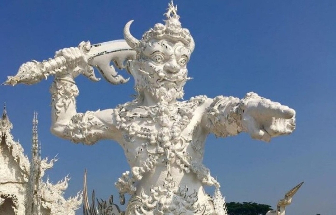 Chiang Mai-Chiang Rai: White & BlueTemple-Bann Dam Museum-Golden Triangle -Boat Trip 4