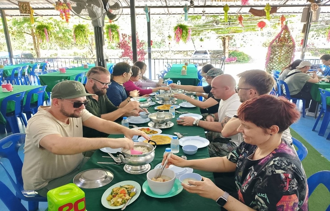 Chiang Mai: One day Doi Inthanon-Kew Mae Pan Nature Trail-Waterfall-Lunch 9