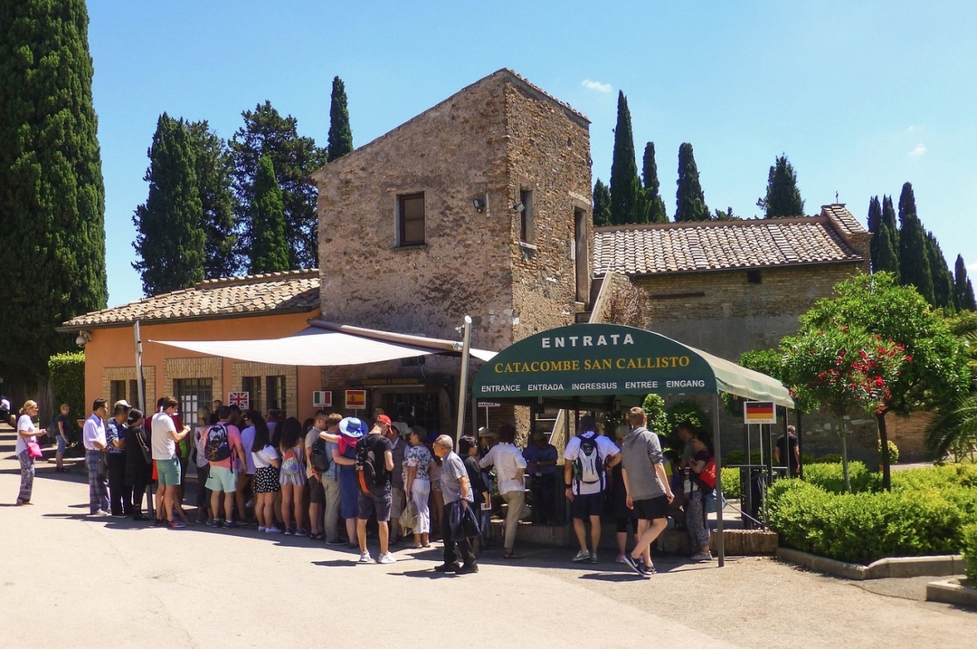 Guided tour of the Catacombs of Rome and Bones chapel entrance ticket 2