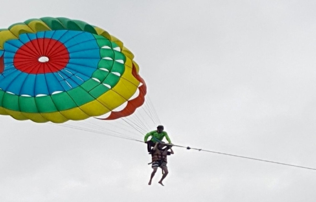 Pattaya-Koh Larn: Speed boat-Sea Walker-Parasailing-Banana Boat-Snorkel-ling-lunch 5