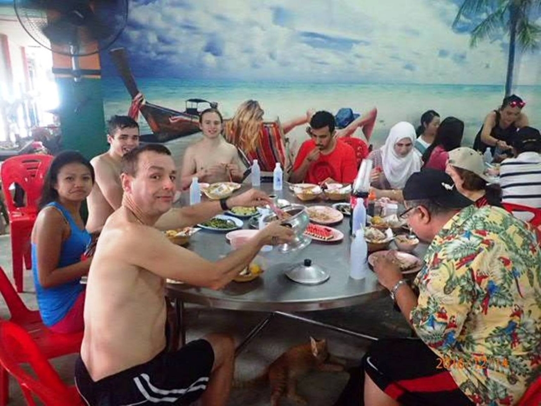 Pattaya-Koh Larn: Speed boat-Sea Walker-Parasailing-Banana Boat-Snorkel-ling-lunch 8