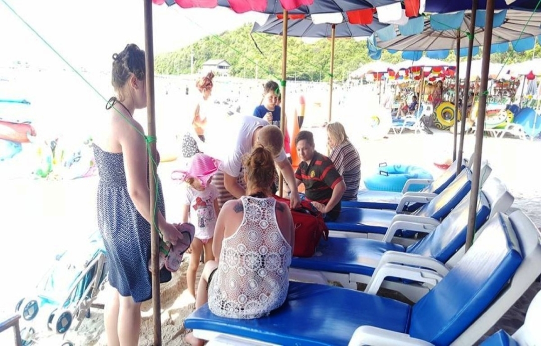 Pattaya-Koh Larn: Speed boat-Sea Walker-Parasailing-Banana Boat-Snorkel-ling-lunch 9