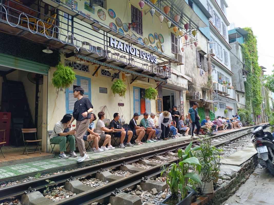 Hanoi City Tour – Street Food Adventure & Train Street Experience 6