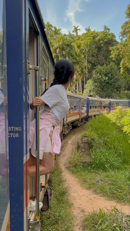 Lovers, Train Trail   11 Days 1