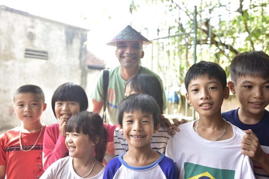 Tour to Chuong Hats Village with ancient feudal Hanoi countryside 5