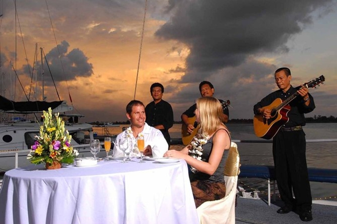 Bali Sunset Dinner Cruise by Bounty Cruise - Live Music and Ocean Views  5