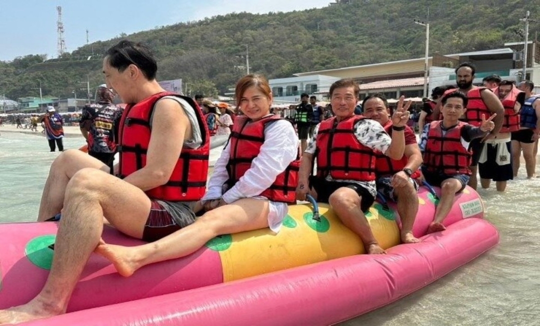 Pattaya-Koh Larn: Speed boat-Sea Walker-Parasailing-Jet ski-Banana boat-lunch 8