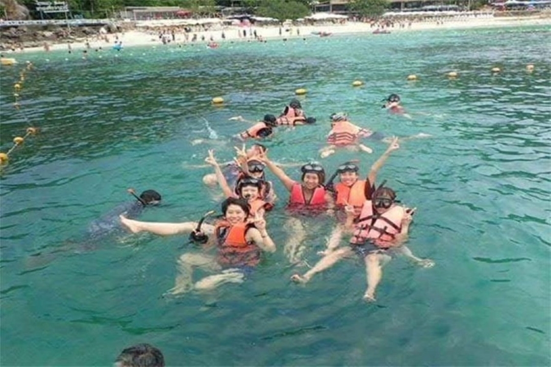 Pattaya-Koh Larn:  Speed boat+Sea walker+Parasailing +Snorkelling+lunch 7