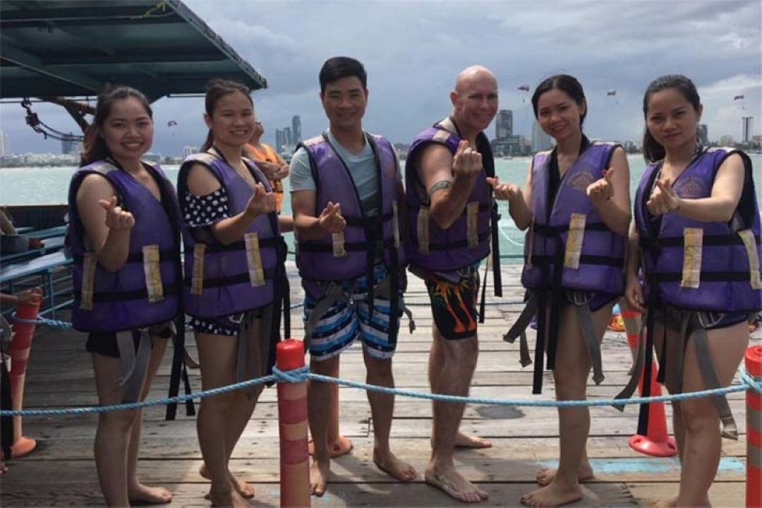 Pattaya-Koh Larn:  Speed boat+Sea walker+Parasailing +Snorkelling+lunch 9