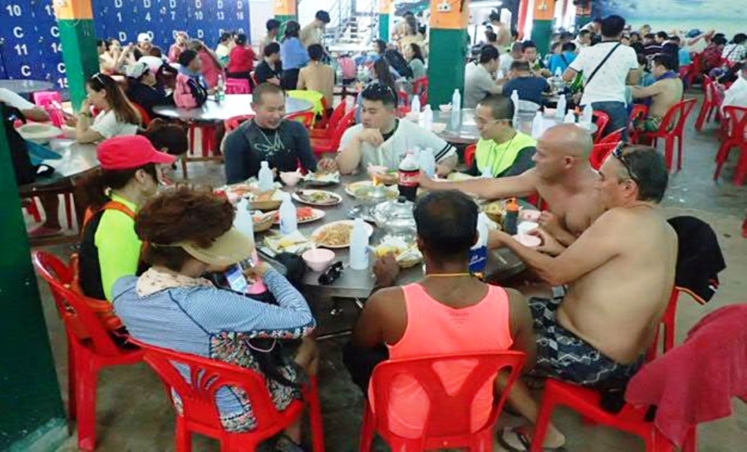 Pattaya-Koh Larn: Speed boat +Sea walker + banana  +lunch 8