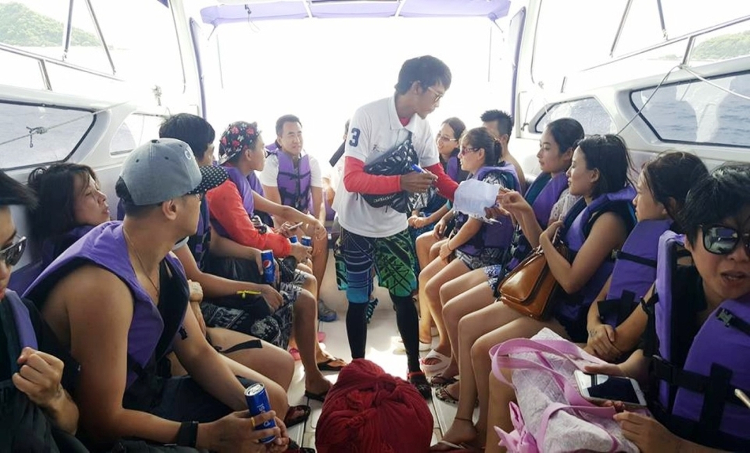 Pattaya-Koh Larn: Speed boat +Sea walker + banana  +lunch 9