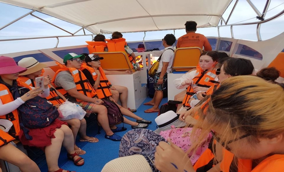 Pattaya-Koh Larn: Speed boat +Sea walker +Parasailing +lunch 10