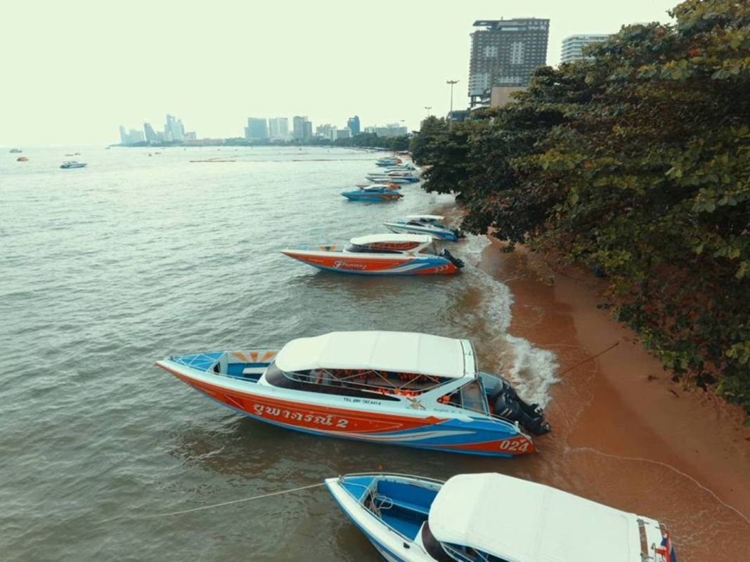 Pattaya-Koh Larn: Speed boat +Parasailing +Jet ski +Banana boat +lunch 10