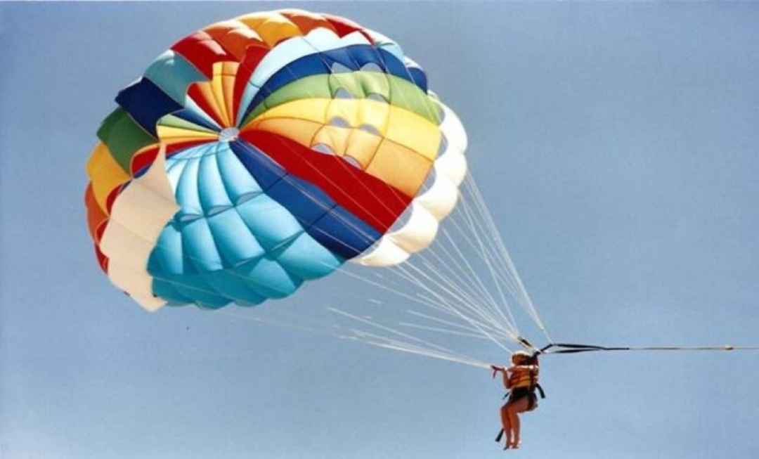 Pattaya-Koh Larn: Speed boat +Parasailing +lunch 3