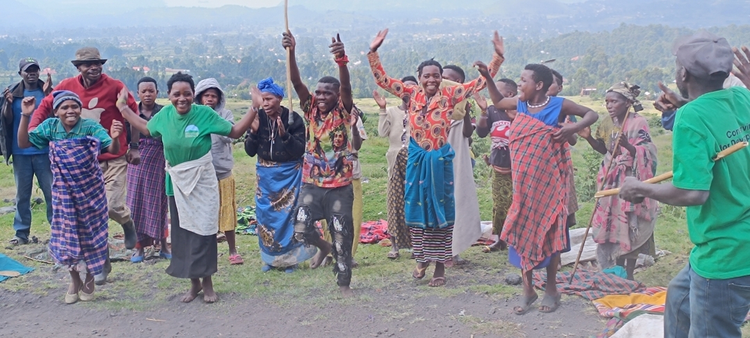 Into the mist & Gold –Gorilla & Golden monkey adventure Uganda 4 days  2