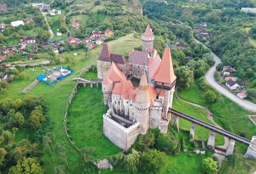 Tour to Corvin Castle in Hunedoara & Alba Iulia 6
