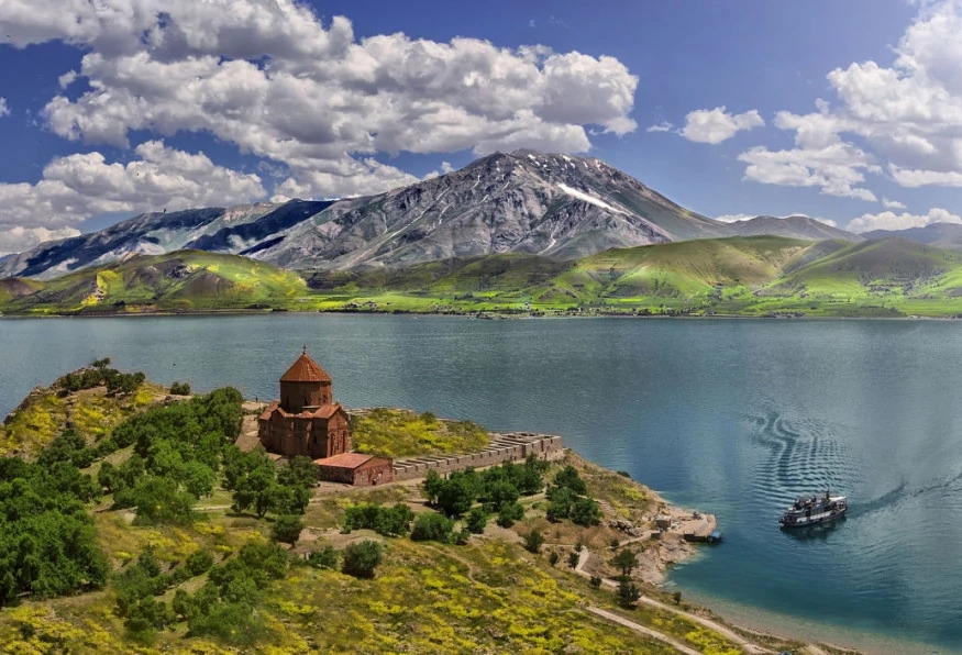 Daily Akdamar Island & Van Lake Tour from Bitlis 1