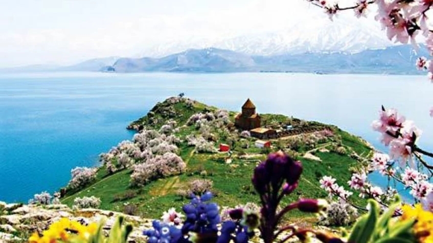 Daily Akdamar Island & Van Lake Tour from Bitlis 3