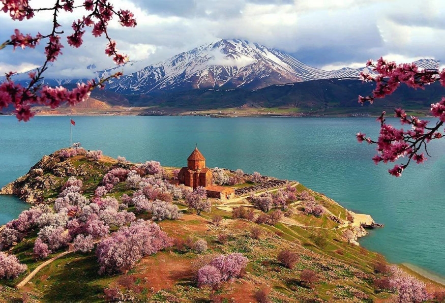 Daily Akdamar Island & Van Lake Tour from Bitlis 7