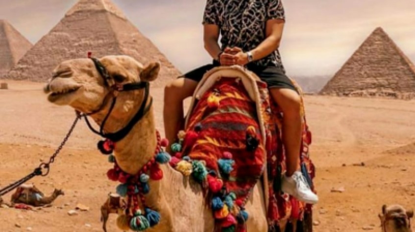 Cairo: Giza Pyramids Camel Ride and Egyptian Museum Tour 1