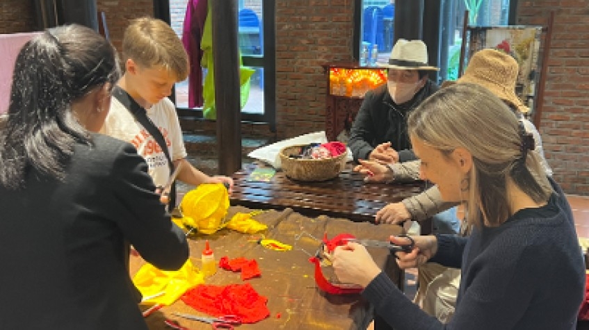 Amber Silk & Lantern Making Tour 8