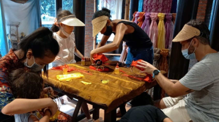 Amber Silk & Lantern Making Tour 10