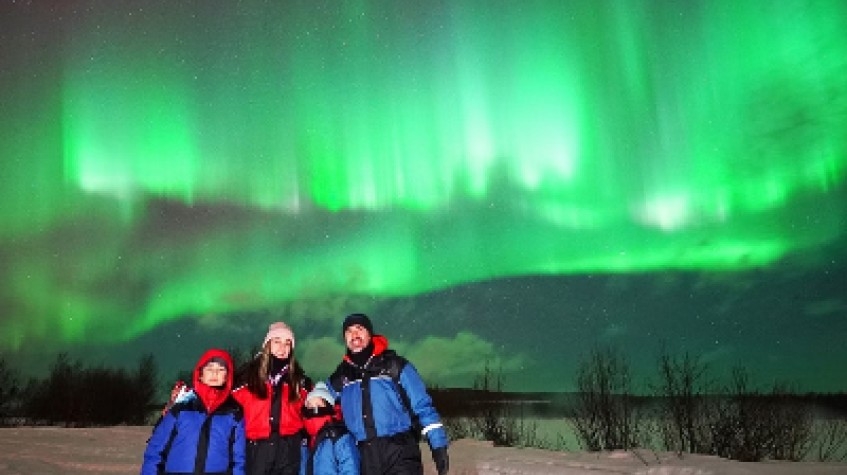 Small-Group Aurora Snowshoeing in Forests 3